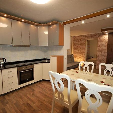 Ludvika Elegance Apartment เลียปาญา ภายนอก รูปภาพ