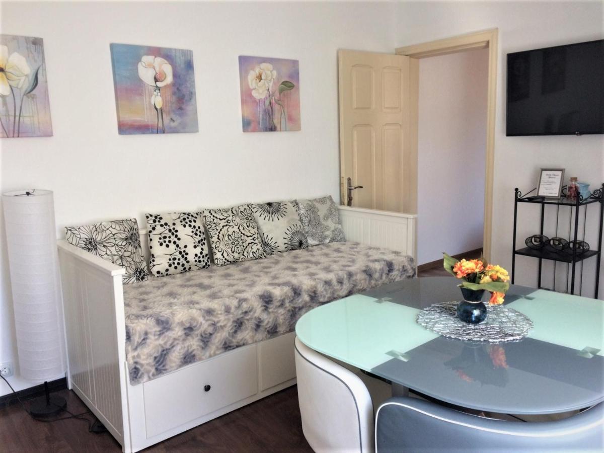 Ludvika Elegance Apartment เลียปาญา ภายนอก รูปภาพ